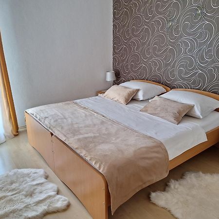 Villa Suzy-Apartments Suzana 洛夫兰 外观 照片
