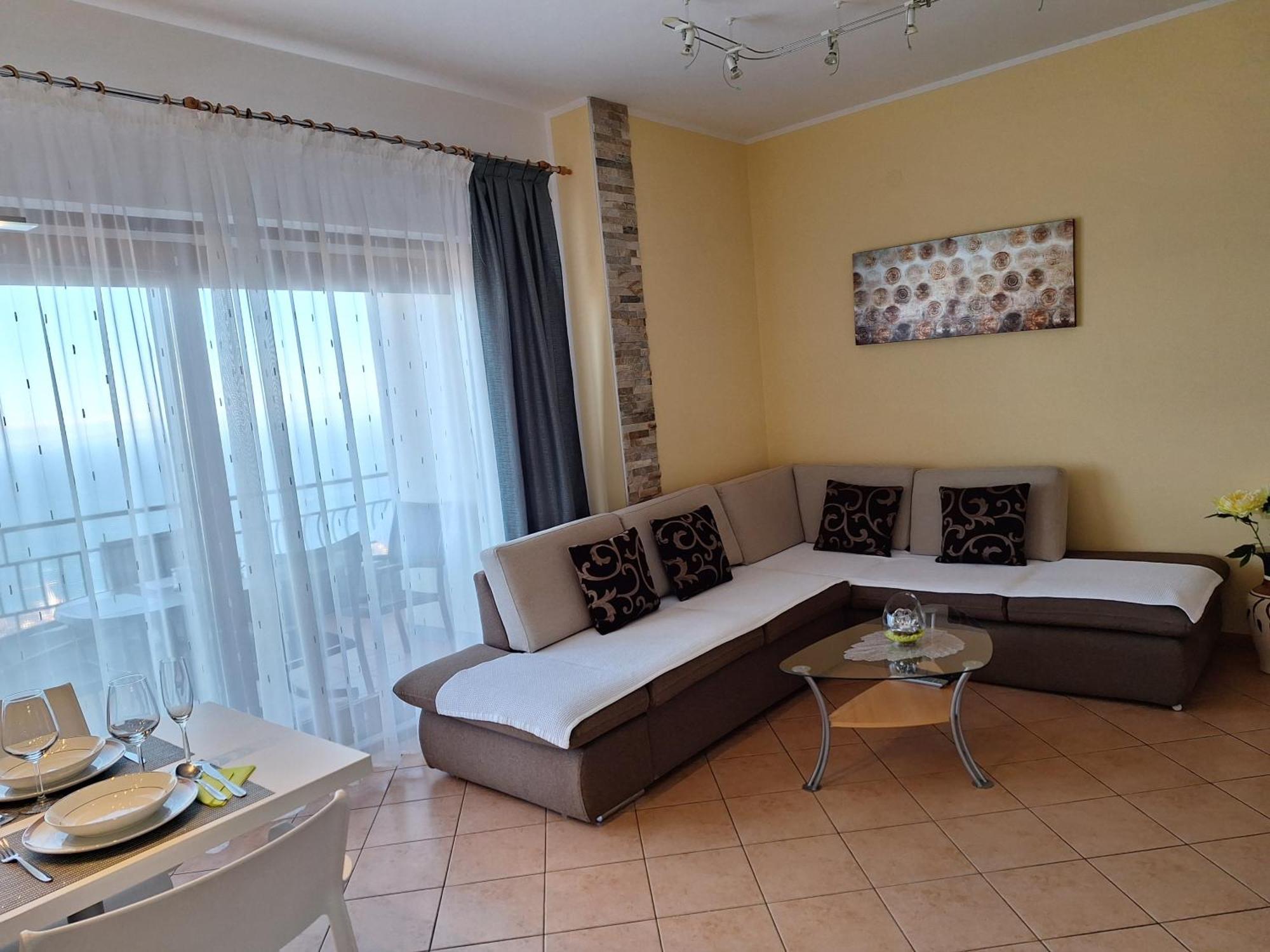 Villa Suzy-Apartments Suzana 洛夫兰 外观 照片