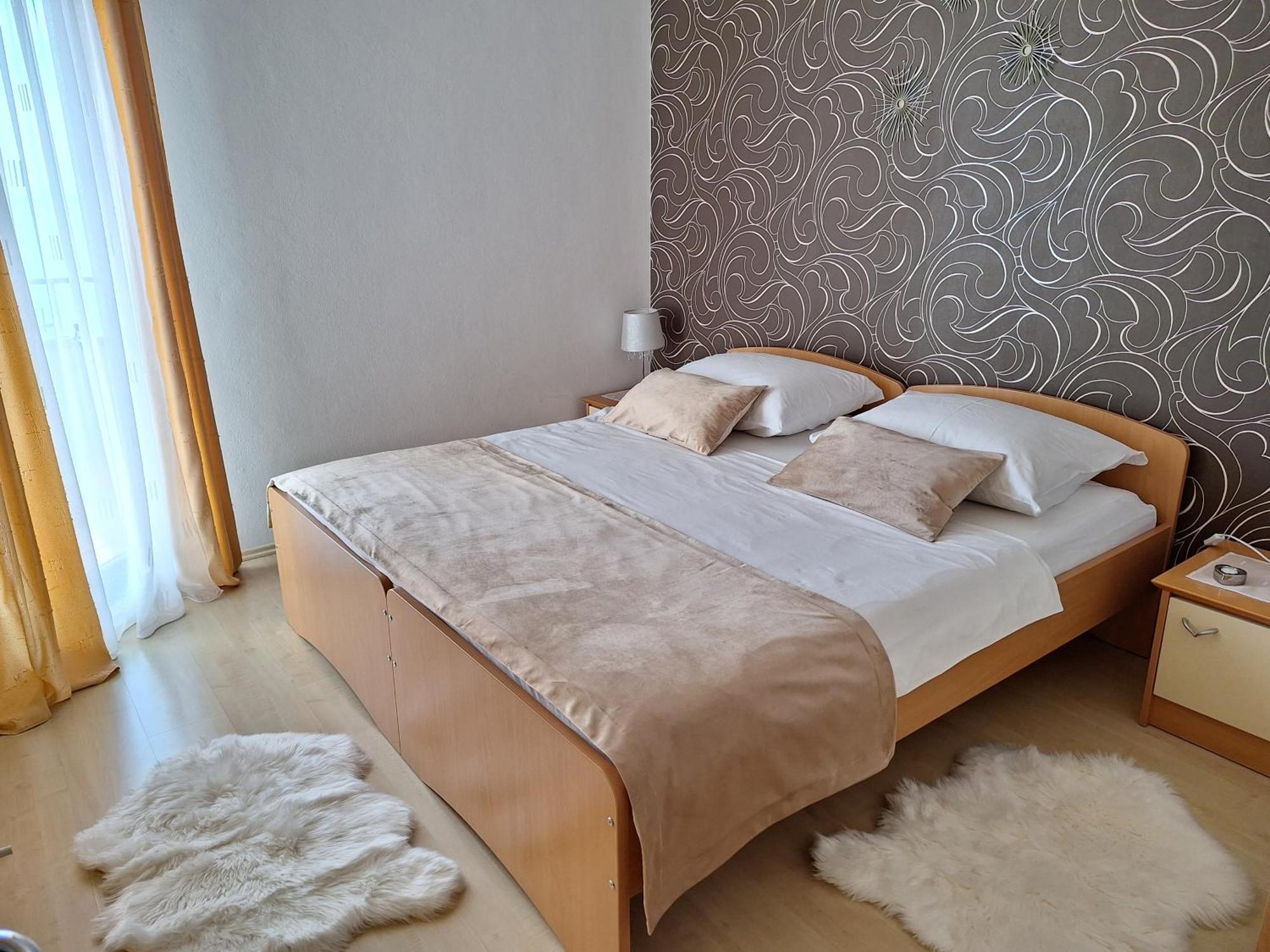 Villa Suzy-Apartments Suzana 洛夫兰 外观 照片